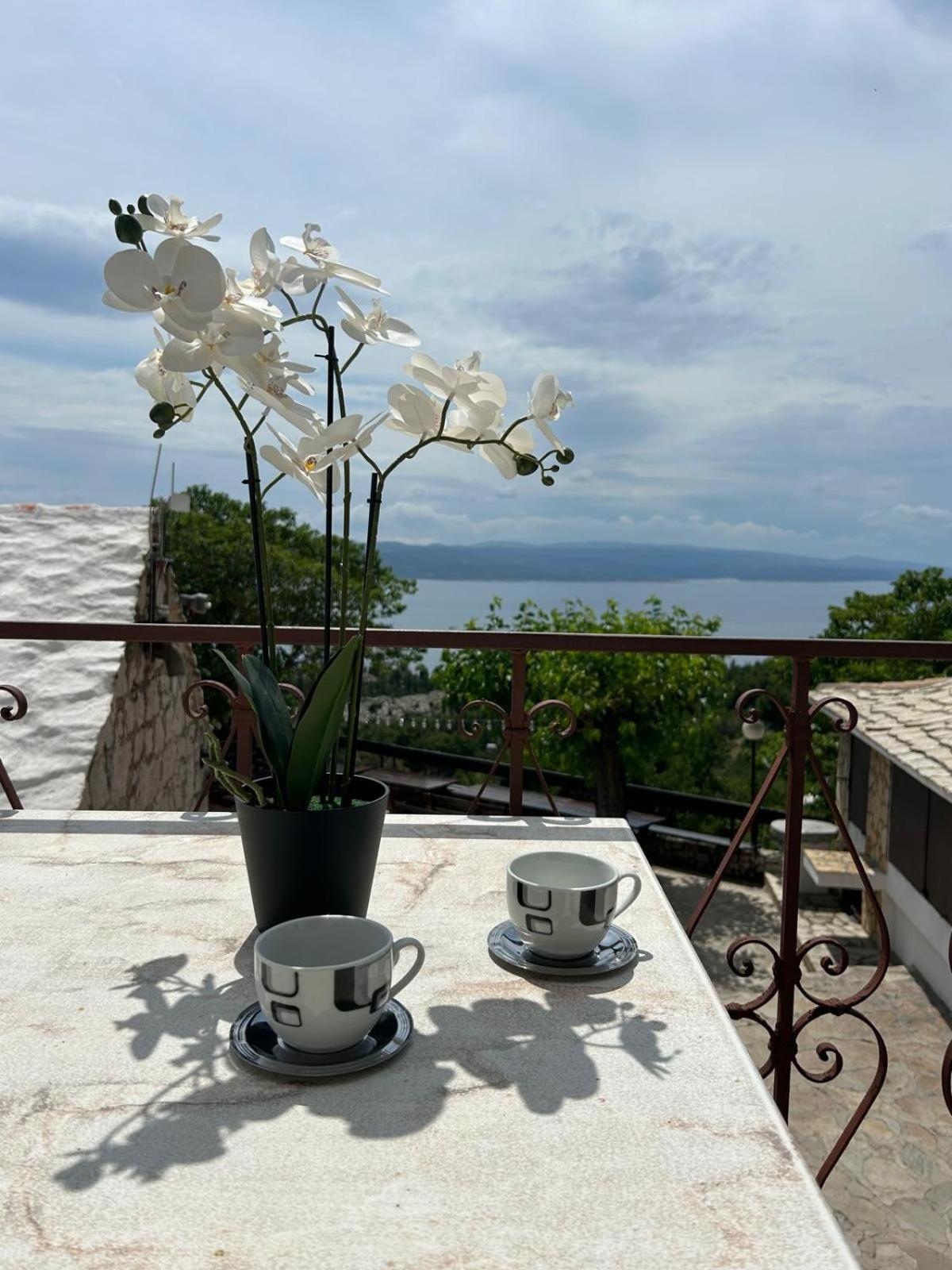 Apartment Lovre Topic Baška Voda Esterno foto