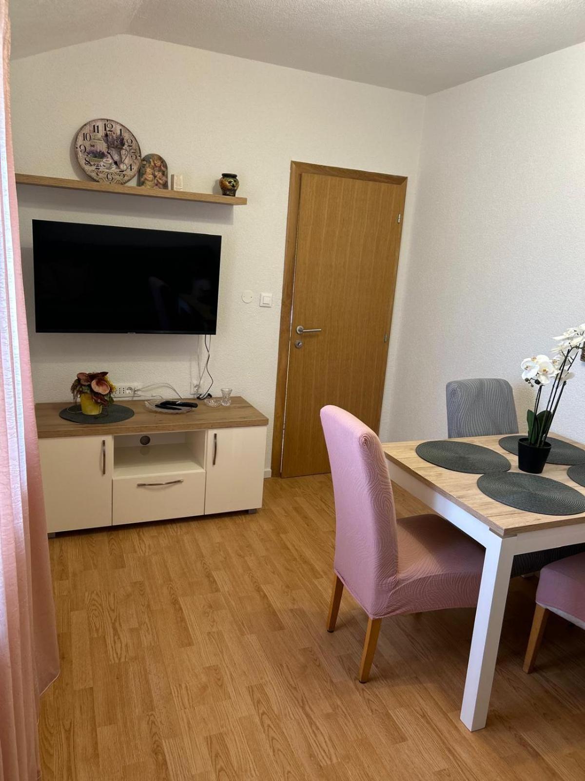 Apartment Lovre Topic Baška Voda Esterno foto