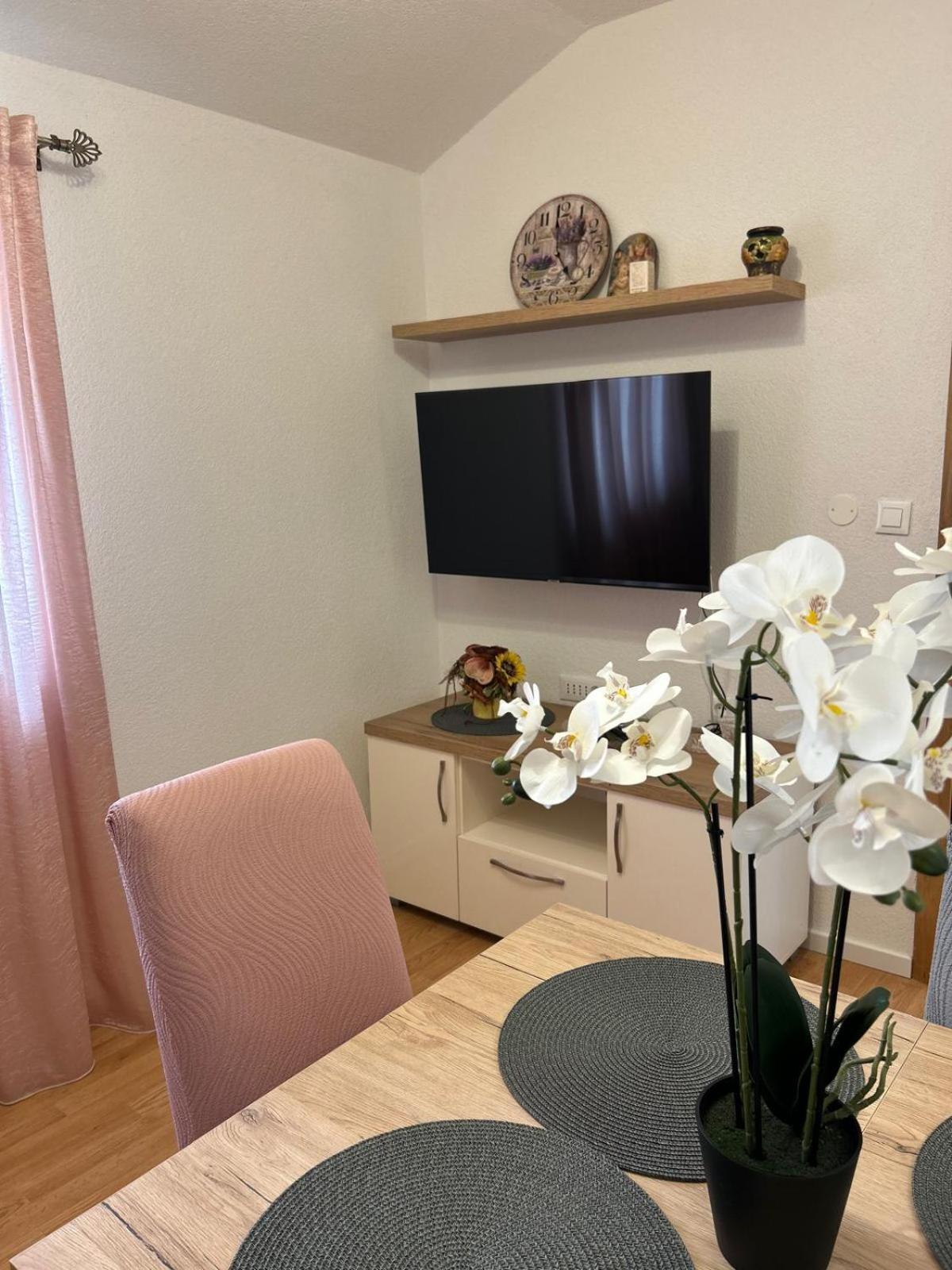 Apartment Lovre Topic Baška Voda Esterno foto
